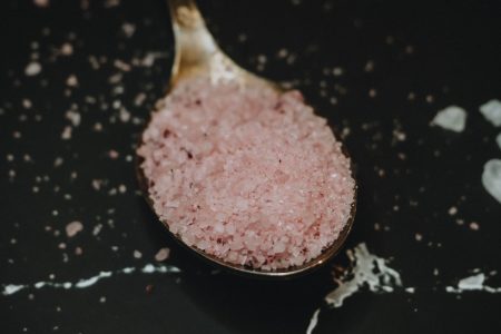 Sarea roz de Himalaya este o altă alegere bună pentru un înlocuitor de sare.