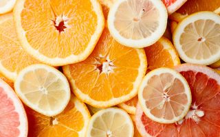 Utilizările benefice ale vitaminei C pentru nevoile de înfrumusețare sunt numeroase