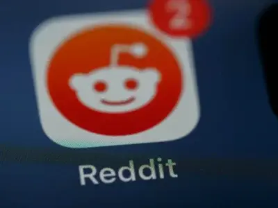 Reddit mizează pe AI în pregătirea pentru debutul bursei: impactul șI primele controverse