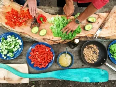 Photo 1 Cooking utensils 2 Fresh ingredients
